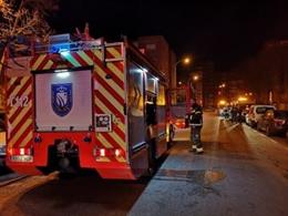 Bomberos actuando tras incendio en Fuenlabrada