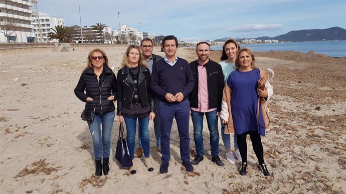 El presidente del PP en Baleares, Biel Company, junto a otros 'populares' en Sant Lloren