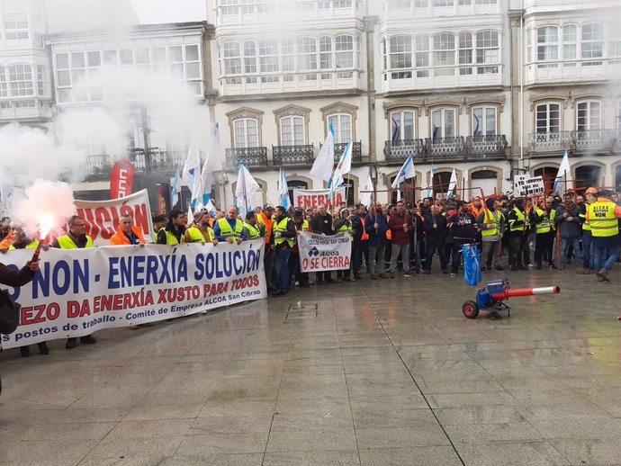 Manifestación en Lugo en defensa de la continuidad de Alcoa.