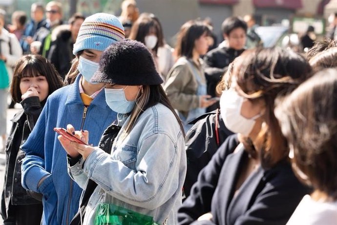 Ebruary 22, 2020 - Tokyo, Japan: Many foreigners and Japanese visit Harajyuku, Fashion town, wearing masks for protection from coronavirus. Japan has almost 850 confirmed coronavirus cases, 691 of which are passengers and crew from the virus-stricken