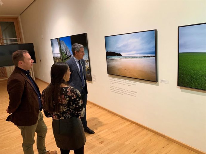 El vicepresidente, Pablo Zuloaga, visitando exposición de Galdós en Berlín