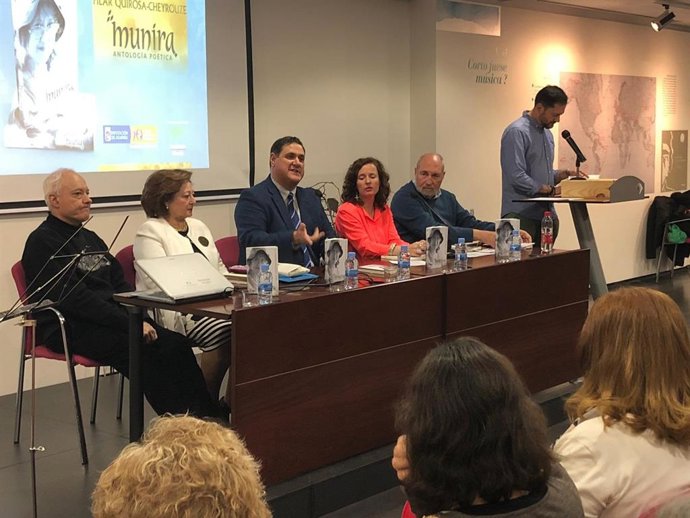 Acto de presentación de la antología de Pilar Quirosa editada por el IEA