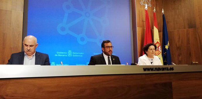 José María Aierdi, Javier Remírez y Mari Carmen Maeztu, en rueda de prensa tras la sesión de Gobierno