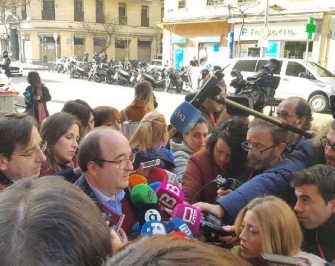 El primer secretario del PSC, Miquel Iceta, en una atención a los medios antes del Comité Federal del PSOE.