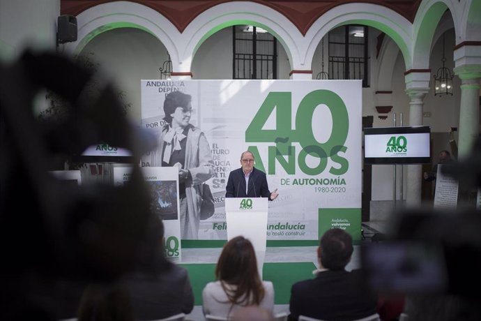 El secretario de Organización del PSOE-A, Juan Cornejo, comparece ante los medios para presentar la campaña y actividades conmemorativas del partido con motivo del 40 aniversario del 28-F.