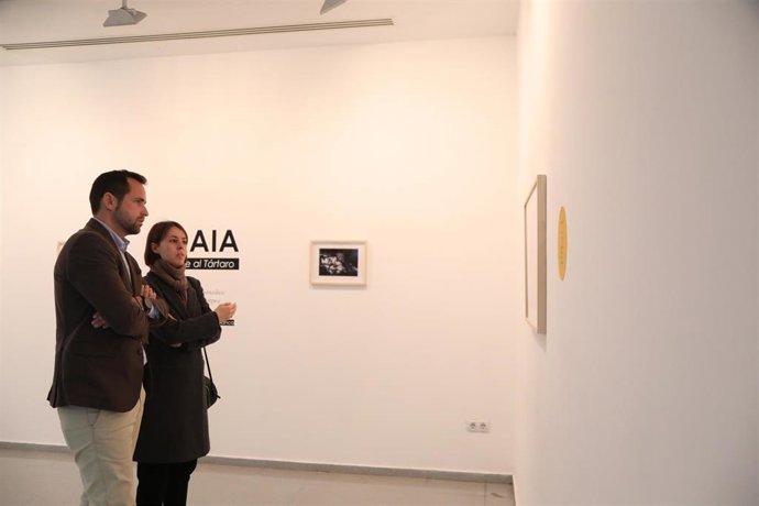 Luis Verde visita la exposición de la Caja Blanca 'Gaia. Viaje al Tártaro' en el marco de Málaga de Festival 2020