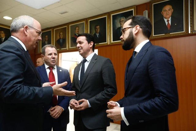 El presidente de la Diputación de Almería asiste al pleno del consejo andaluz de cámaras de comercio