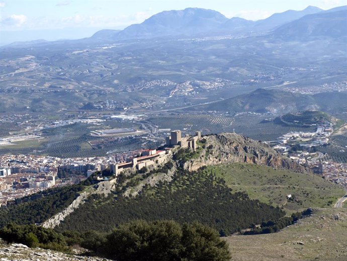 Vista del Castillo de Santa Catalina, junto al Parador, desde La Mella.