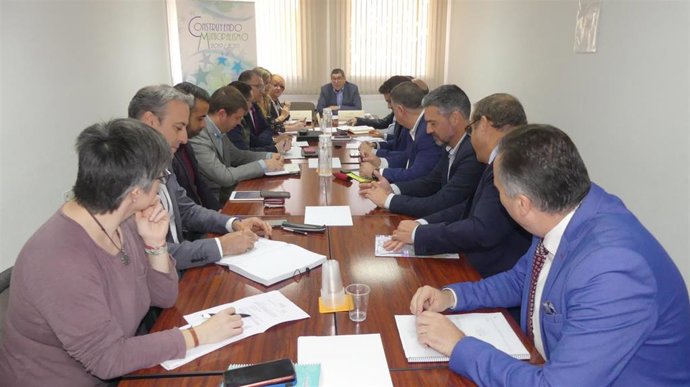Reunión de la Comisión de Urbanismo y Vivienda de la FAMP presidida por el socialista Antonio Moreno Ferrer, alcalde de Vélez-Málaga
