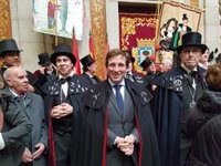 Almeida es nombrado cofrade de honor con un responso a la sardina carnavalesca y tras instar al respeto vecinal