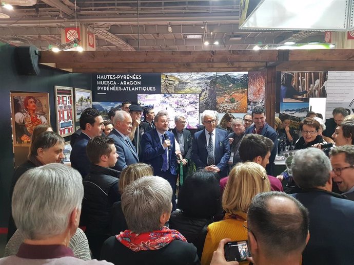 El consejero José Luis Soro ha visitado el Salón Internacional de la Agricultura en París