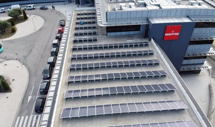 MAPFRE instala paneles solares en sus edificios