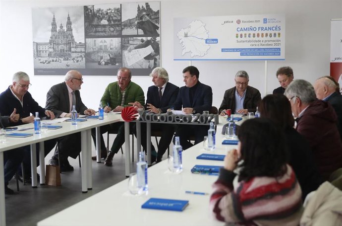 El conselleiro de Cultura firma un convenio con 11 municipios del Camino Francés.