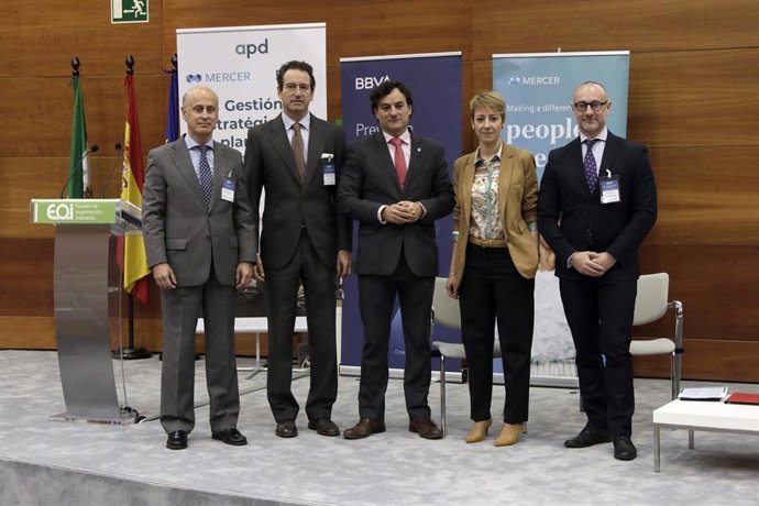 Foto familia de la jornada 'Gestión estratégica de plantillas: retos y desafíos'
