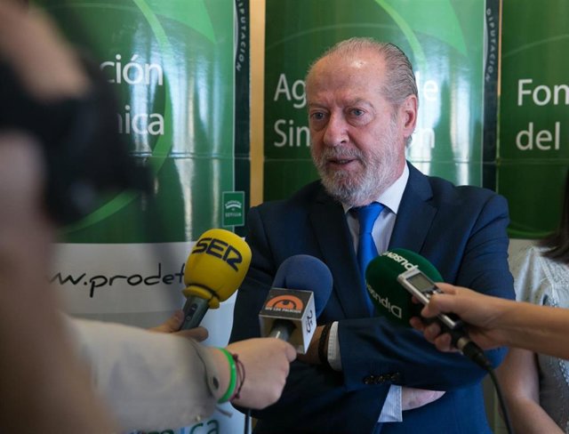 El presidente de la FAMP y de la Diputación de Sevilla, Fernando Rodríguez Villalobos