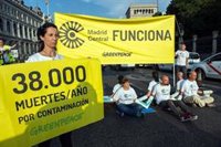 Greenpeace critica que el coche privado ha crecido un 15% en 15 años en la Comunidad de Madrid, "la región del atasco"
