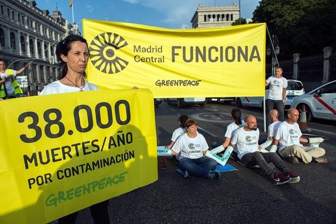 Protesta de Greenpeace contra la contamianción atmosférica