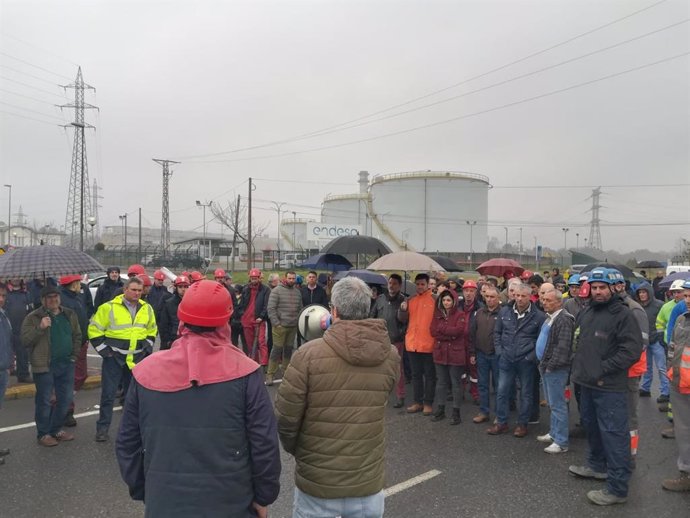 Protesta de trabajadores en As Pontes (A Coruña)