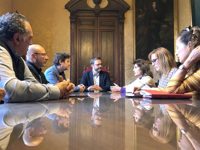 Reunión entre la CAEB, CCOO y UGT con el Ayuntamiento de Palma.