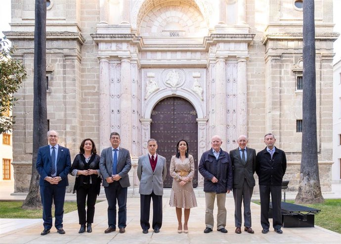 Presidentes del Parlamento de Andalucía reunidos en un coloquio en la Cámara autonómica a los 40 años del referéndum de autonomía.