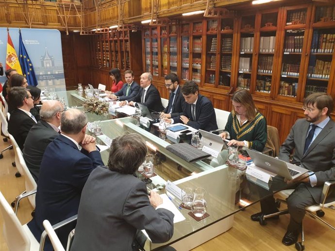 El ministro de Justicia, Juan Carlos Campo, se reúne con las asociaciones de letrados de la Administración de Justicia