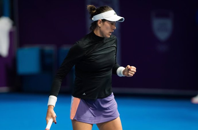 Tenis.- Muguruza se cita con Barty en cuartos de final de Doha