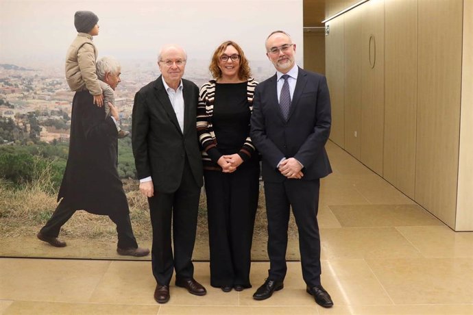 Jordi Camí, Cristina Maragall y Arcadi Navarro tras los cambios de la fundación