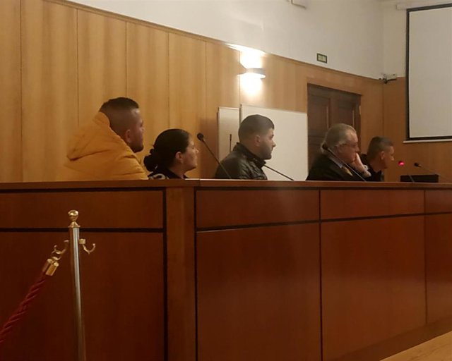 Los cuatro condenados, durante la vista de conformidad celebrada en la Audiencia de Valladolid.