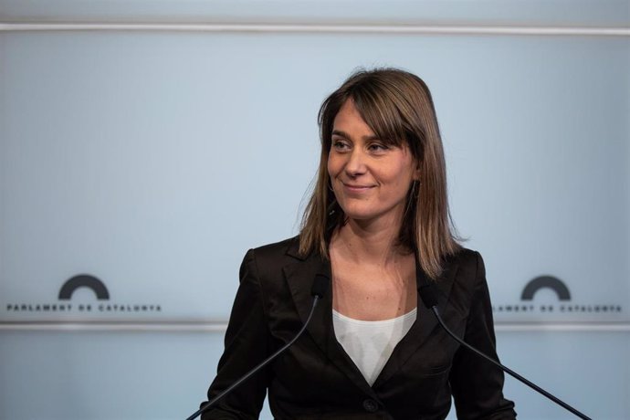 La presidenta de CatECP en el Parlament, Jssica Albiach en rueda de prensa para valorar la mesa de diálogo de mañana entre el presidente del Gobierno, Pedro Sánchez y el presidente de la Generalitat, Quim Torra en el Parlament de Cataluña, en Barcelona