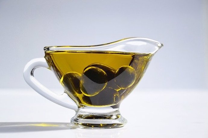 El aceite de oliva virgen extra mantiene sus propiedades cuando se cocina, según