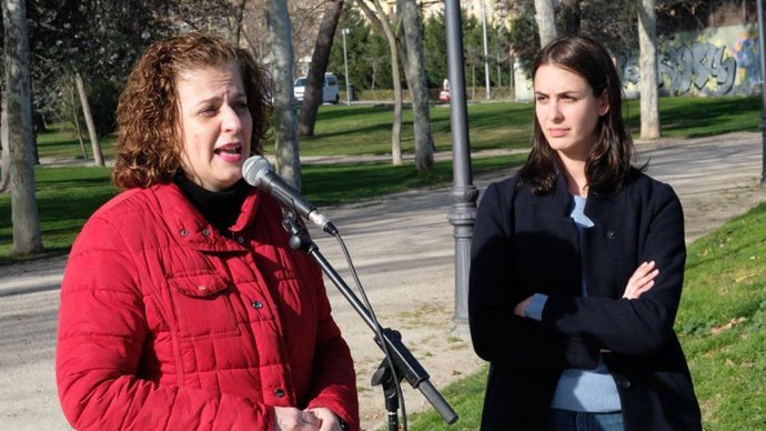 Las concejalas de Más Madrid Esther Gómez y Rita Maestre presentan las líneas del plan de movilidad.