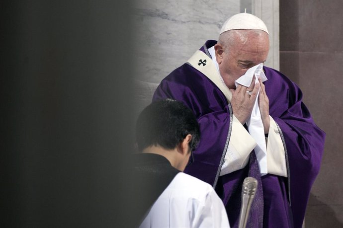 El Papa suspende su encuentro con el clero romano por una "leve indisposición"
