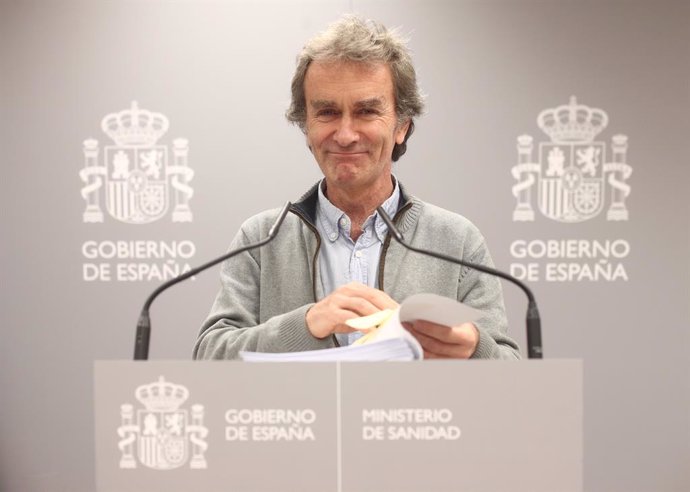 El director del Centre de Coordinació d'Alertes i Emergncies Sanitries, Fernando Simón, compareix després de la reunió del Comité de Seguiment del coronavirus pels casos confirmats de pacients infectats amb el virus a Madrid, en el Ministeri de 
