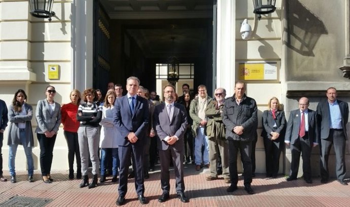 El delegado del Gobierno en Madrid, José Manuel Franco, participa en un minuto de silencio por el caso del asesinato machista de Fuenlabrada