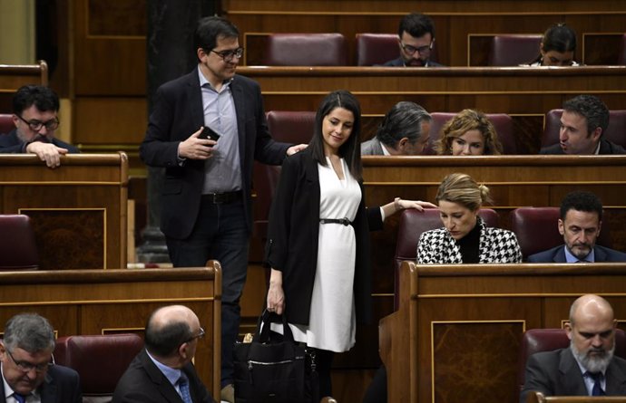 La portaveu de Ciutadans al Congrés, Inés Arrimadas, i el diputat de la formació taronja, José María Espejo-Saavedra, arriben al Congrés dels Diputats per a una sessió plenria a Madrid (Espanya), 27 de febrer del 2020.
