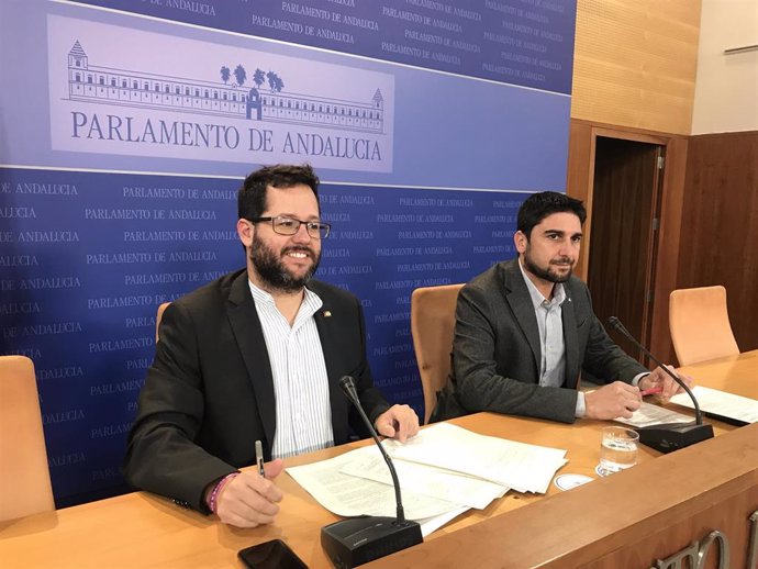José Ignacio García e Ismael Sánchez, de Adelante Andalucía, en rueda de prensa.