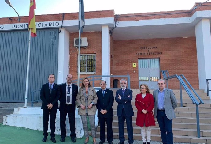 La delegada del Gobierno visita la prisión de Cáceres