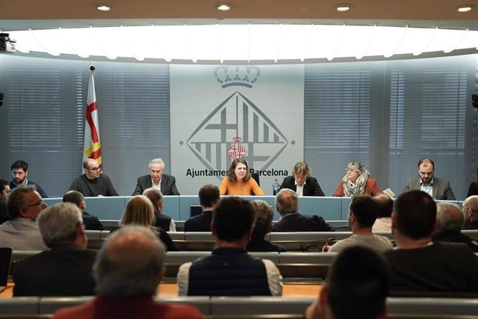 Primera reunión de la comisión de seguimiento desde que el Ayuntamiento asumió la gestión del Puerto Olímpico.