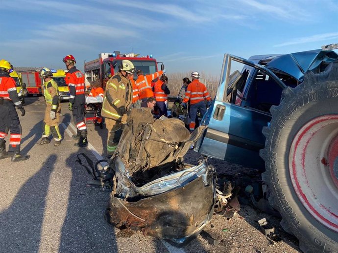 Accidente de Caspe entre una furgoneta y un tractor