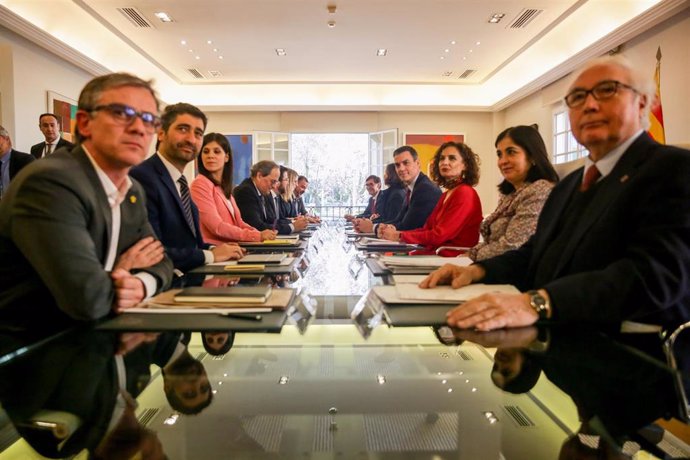 Primera reunión de la mesa de diálogo encabezada por el presidente del Gobierno, Pedro Sánchez, y el president de la Generalitat, Quim Torra.