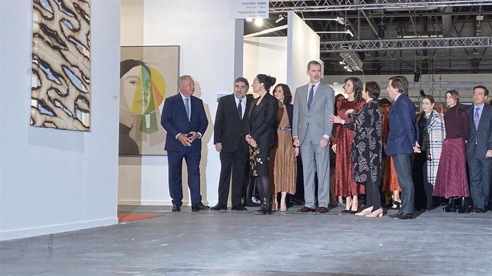 Visita de S.M. Los Reyes junto a las autoridades a las galerias de Francesa Minini y Massimo Minini en ARCO 2020.