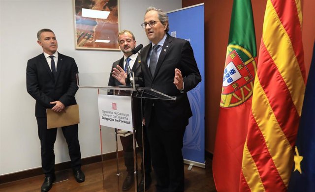 El presidente de la Generalitat, Quim Torra, y el conseller de Acción Exterior, Alfred Bosch, en la inauguración de la delegación del Govern en Portugal
