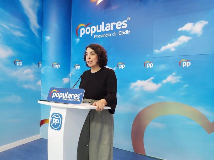 La portavoz provincial del PP de Cádiz, Carmen Sánchez, en rueda de prensa.