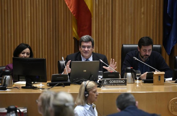 El ministro de Inclusión, Migraciones y Seguridad Social, José Luis Escrivá Belmonte comparece en el Congreso