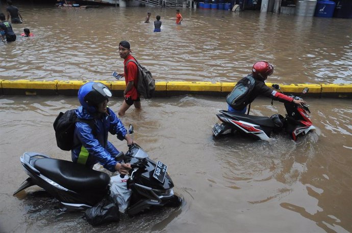 Fuertes inundaciones afectan a Yakarta, la capital de Indonesia. 