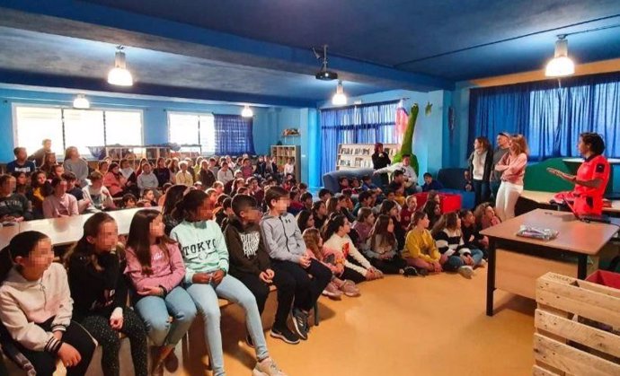 Nota De Prensa: Más De Un Centenar De Menores De La Localidad De Chiclana Aprende Soporte Vital Básico Y Primeros Auxilios Con Profesionales Del 061