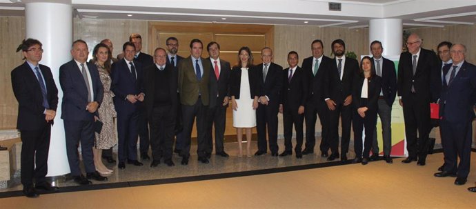 La secretaria de Estado de Comercio, Xiana Méndez, y los presidentes de CEOE, Antonio Garamendi, y de Cámara de Comercio de España, José Luis Bonet, se reúnen con el presidente de la Cámara de Diputados de Brasil, Rodrigo Maia.