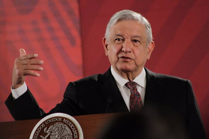 Coronavirus.-López Obrador permitirá desembarcar a los pasajeros de un crucero c