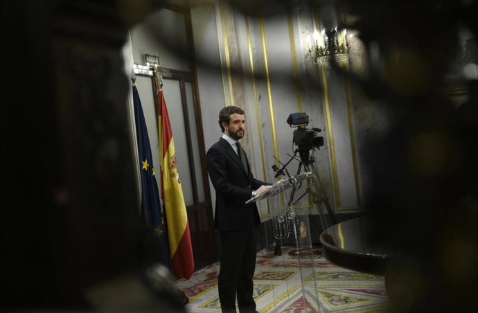 El presidente del Partido Popular, Pablo Casado en rueda de prensa después de la sesión plenaria para votar la senda de déficit, el primer paso hacia la tramitación de unos nuevos Presupuestos Generales del Estado, en el Congreso de los Diputados, en Ma