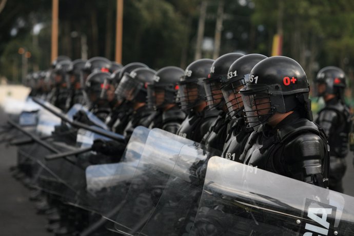 El Consejo de Estado de Colombia pidió al Gobierno impartir al Escuadrón Móvil Antidisturbios (Esmad) cursos de Derechos Humanos (2017).